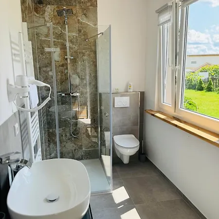 Eden 5 * ボルネ・スリノボ