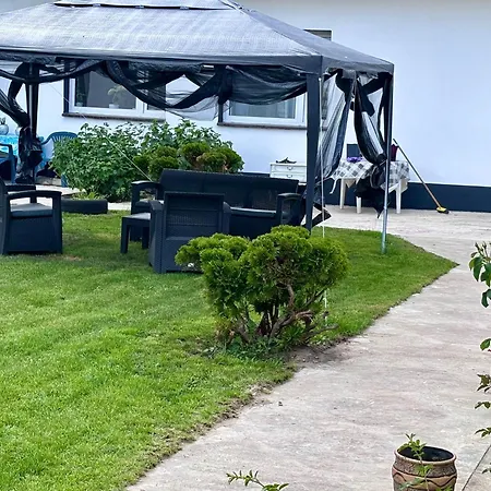 Eden 5 アパート ボルネ・スリノボ